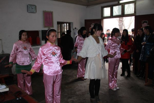 “學(xué)雷鋒，獻愛心”活動走進泰州市寺巷鎮(zhèn)敬老院