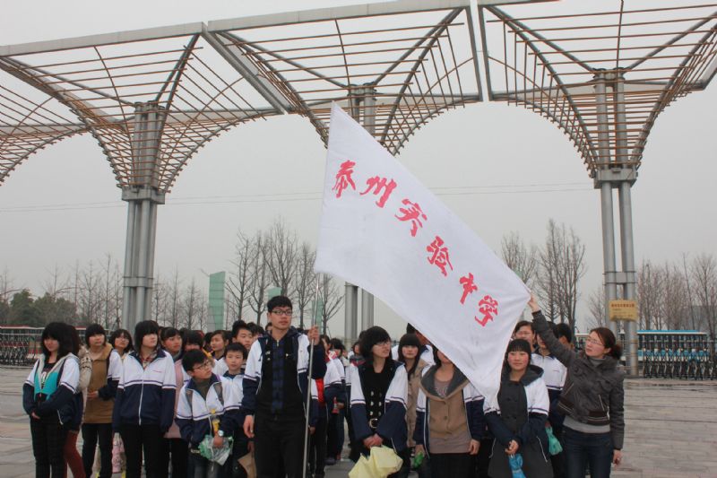 緬懷革命先烈，弘揚(yáng)民族精神—3月30日泰州實(shí)驗(yàn)中學(xué)清明節(jié)祭掃活動