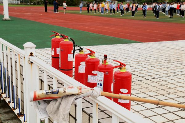 泰州實驗中學舉行消防應急疏散演練