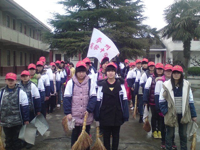 “學(xué)雷鋒，獻愛心”活動走進泰州市寺巷鎮(zhèn)敬老院